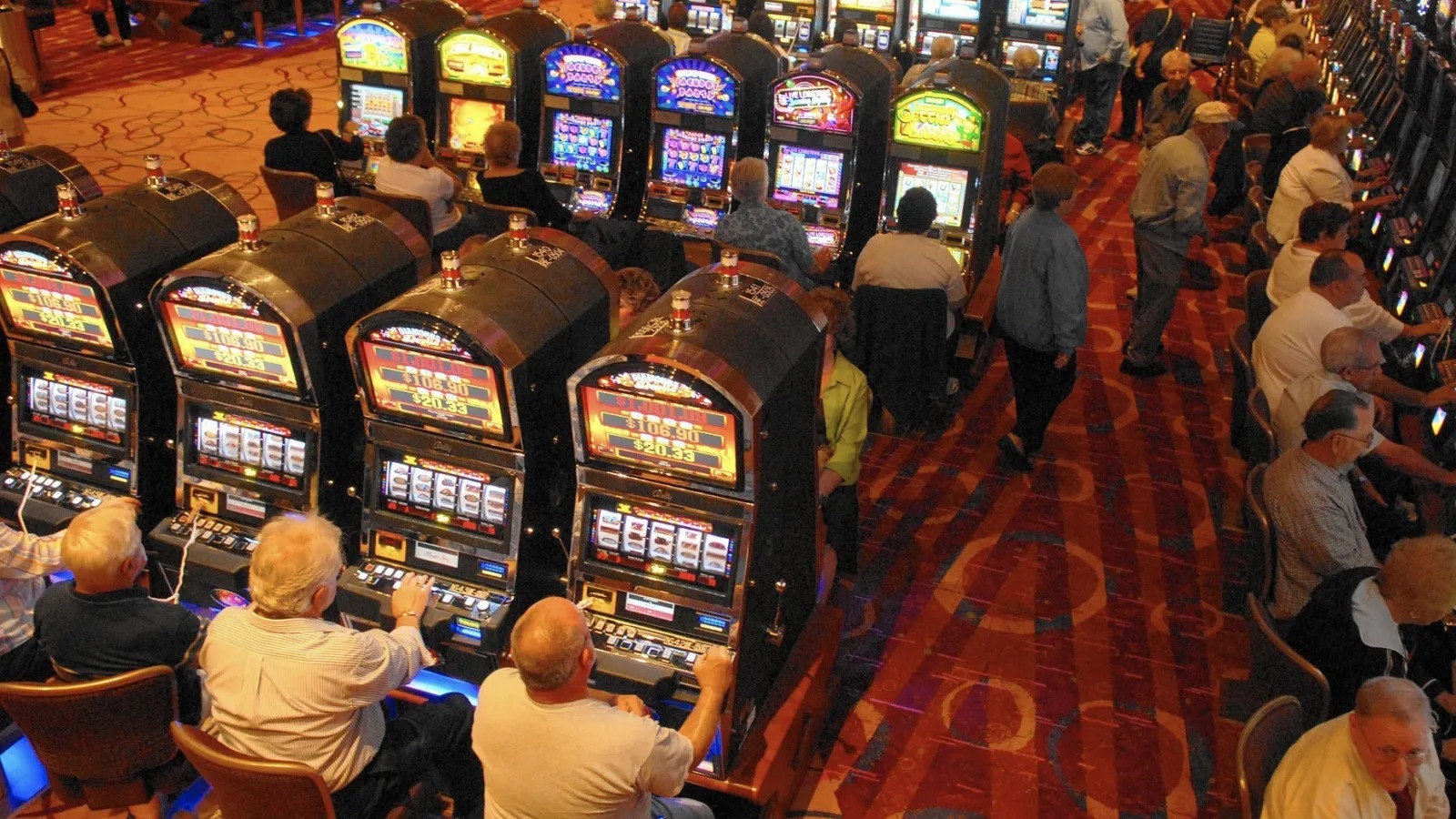 Atmosfeer Zien door interieur Kyrvaexion casino salon